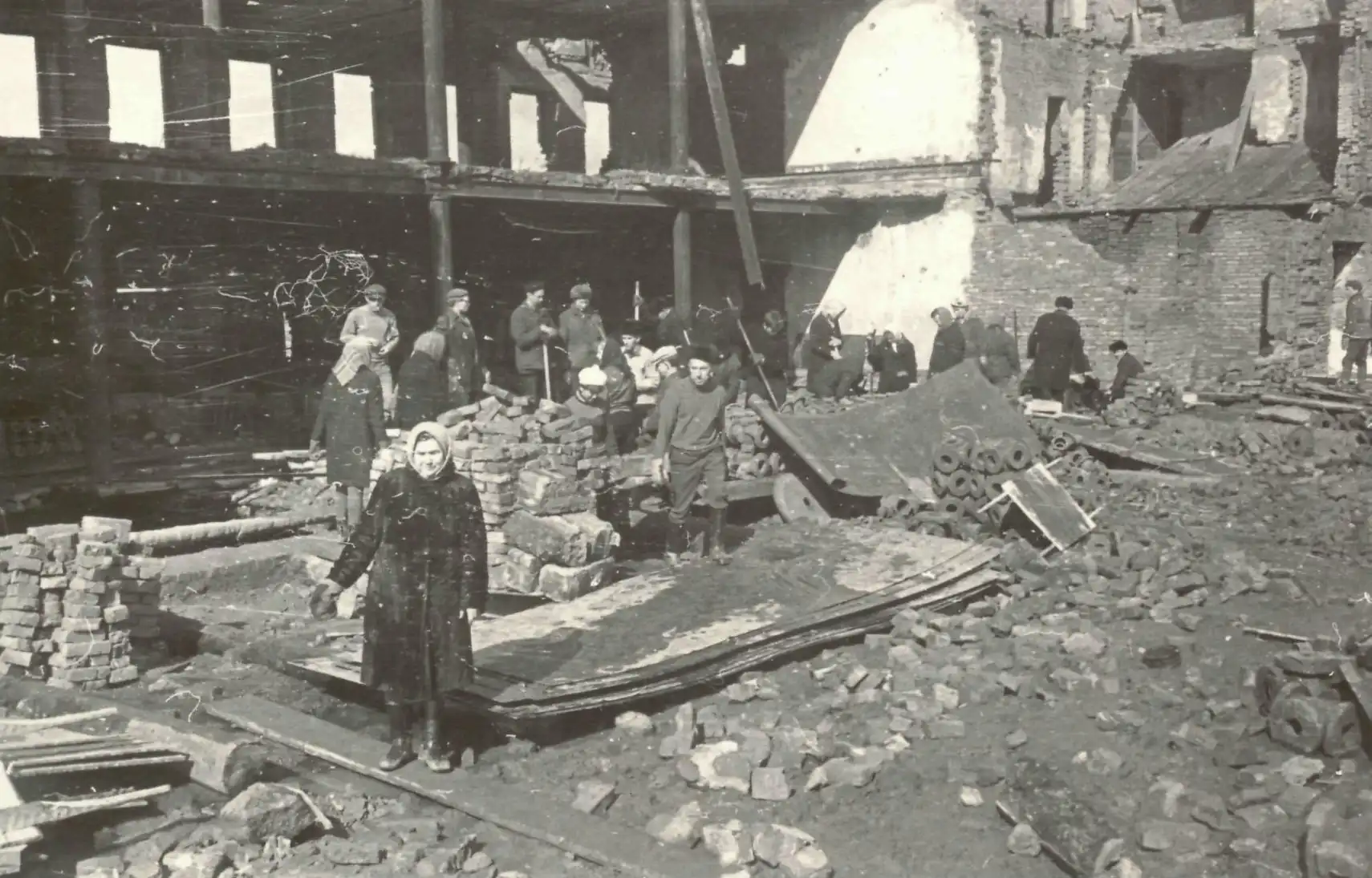Разборка послевоенных завалов